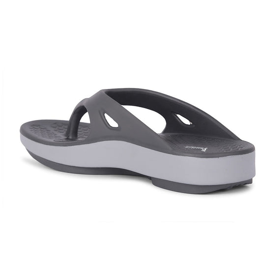 Smoothlite Everyday Cushioned Flip-Flops for men in Dark Grey, image 2