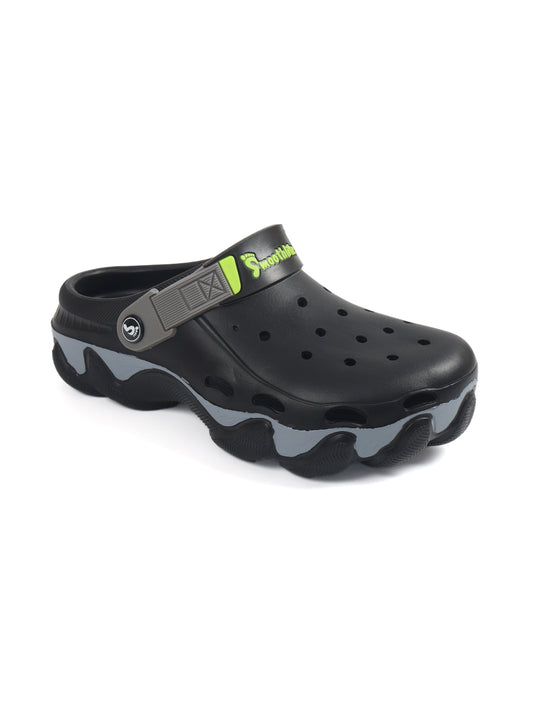 Smoothlite Chunky Painted-Sole Clogs with Contrast Strap for men in Black, image 1