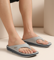 Smoothlite Everyday Cushioned Flip-Flops for men in Light Grey, image 7